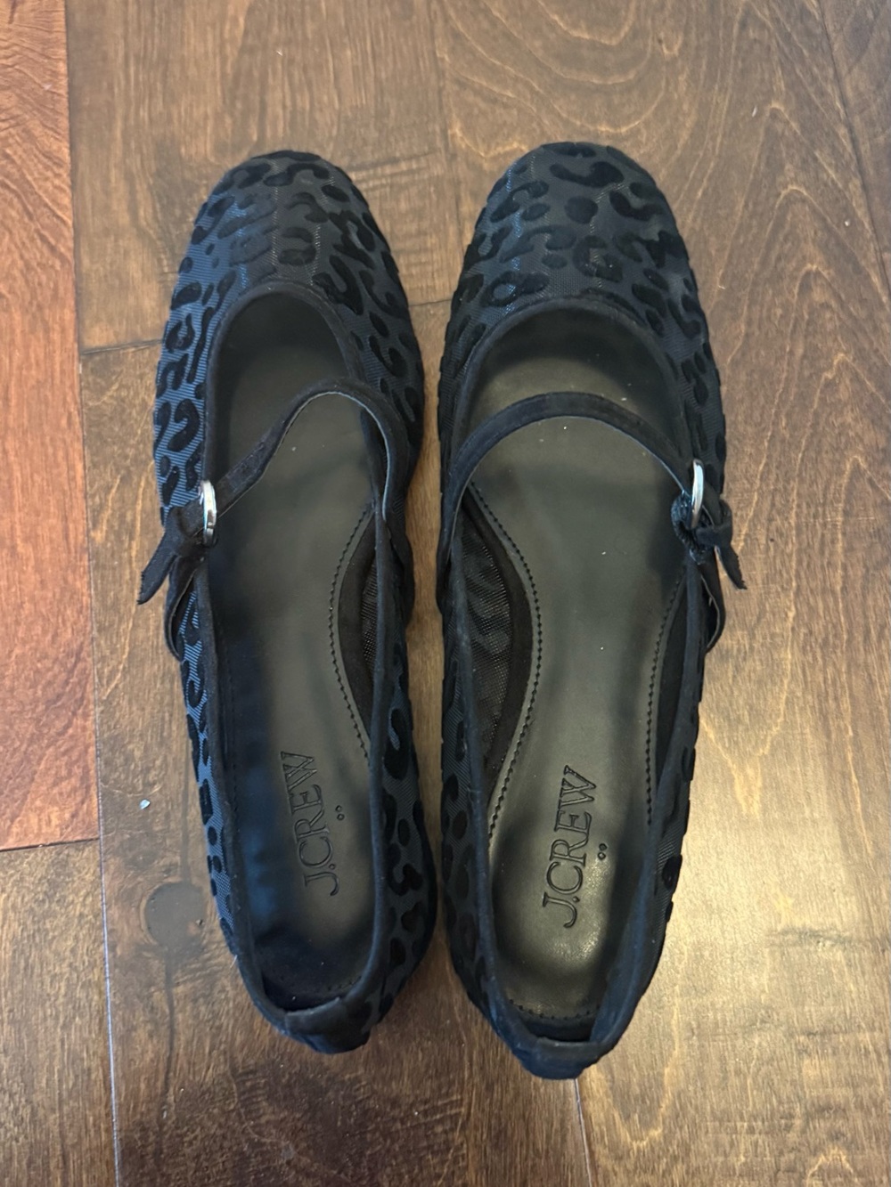 J, Crew flat